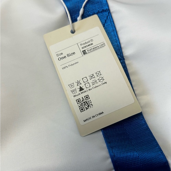 NWT Halara Weekender White & Blue Zipper Gym Duffle Bag with Shoulder Straps - Picture 9 of 13